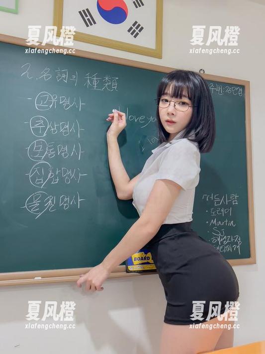 把Kang Inkyung的白衬衫在线图集当成穿搭灵感，大家不嫌弃还多一件值得收藏的册子哦！